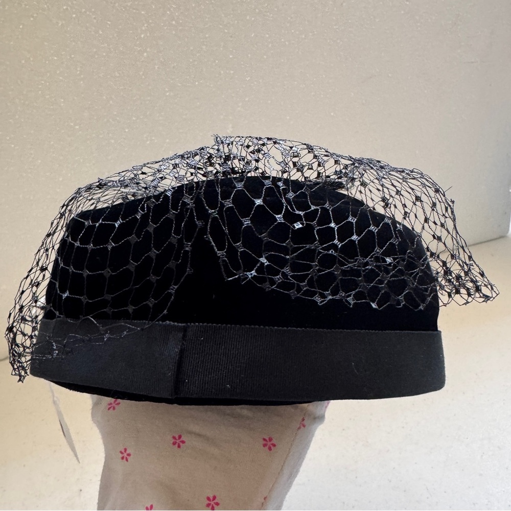 Black Velvet Pillbox Hat with Veil Vintage 60s Lewis II - Picture 5 of 12